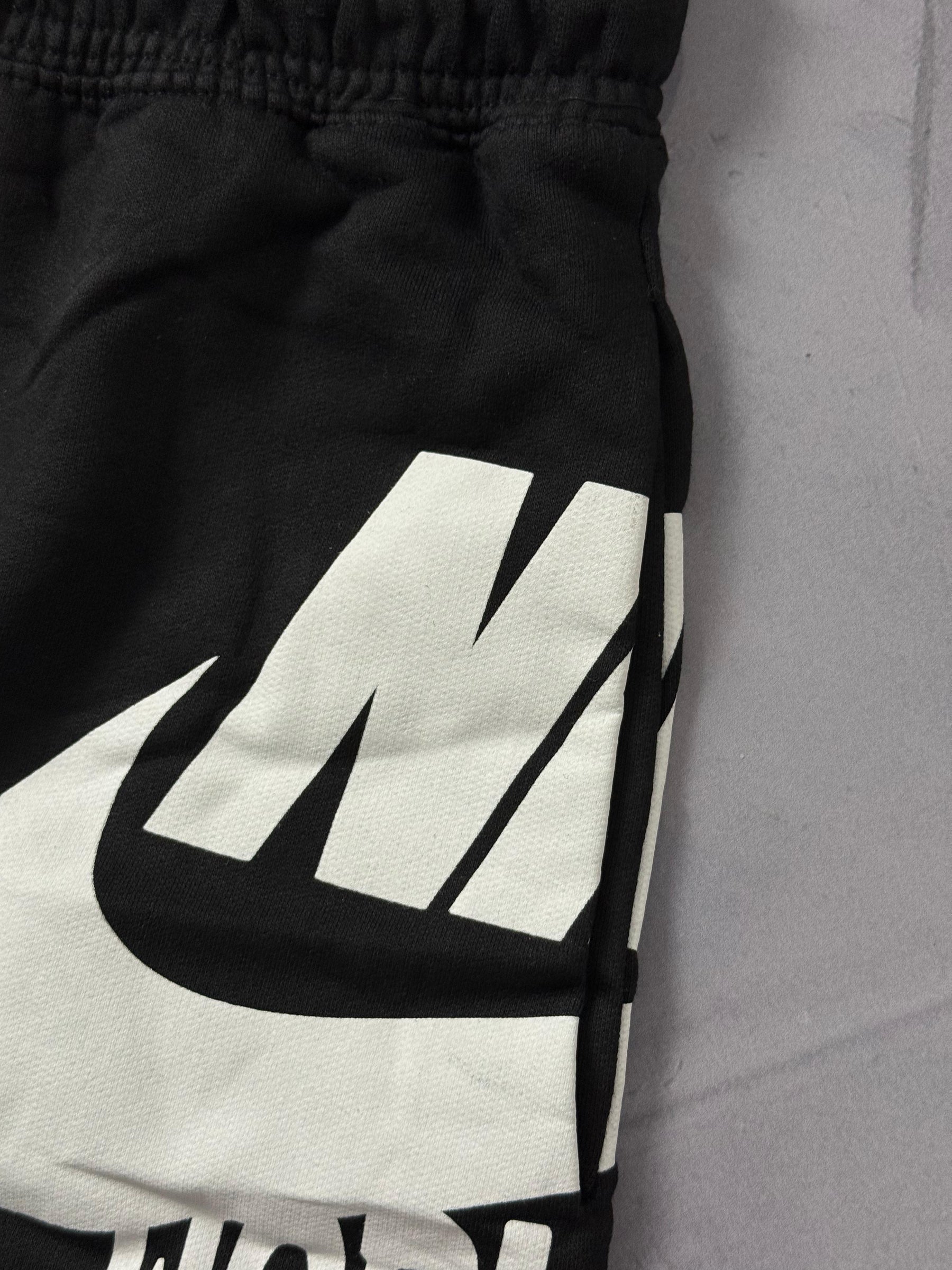 Shorts Moletom Nike World Tour - Preto
