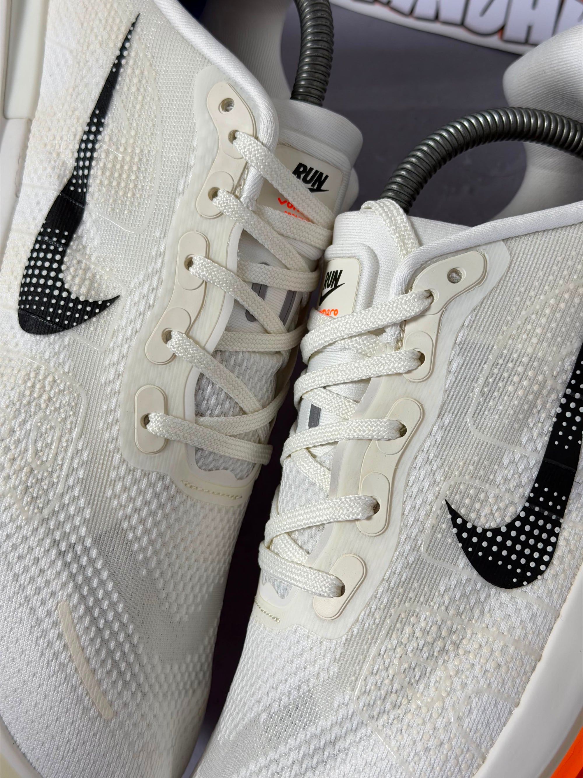 Tênis Nike Vomero - White Orange