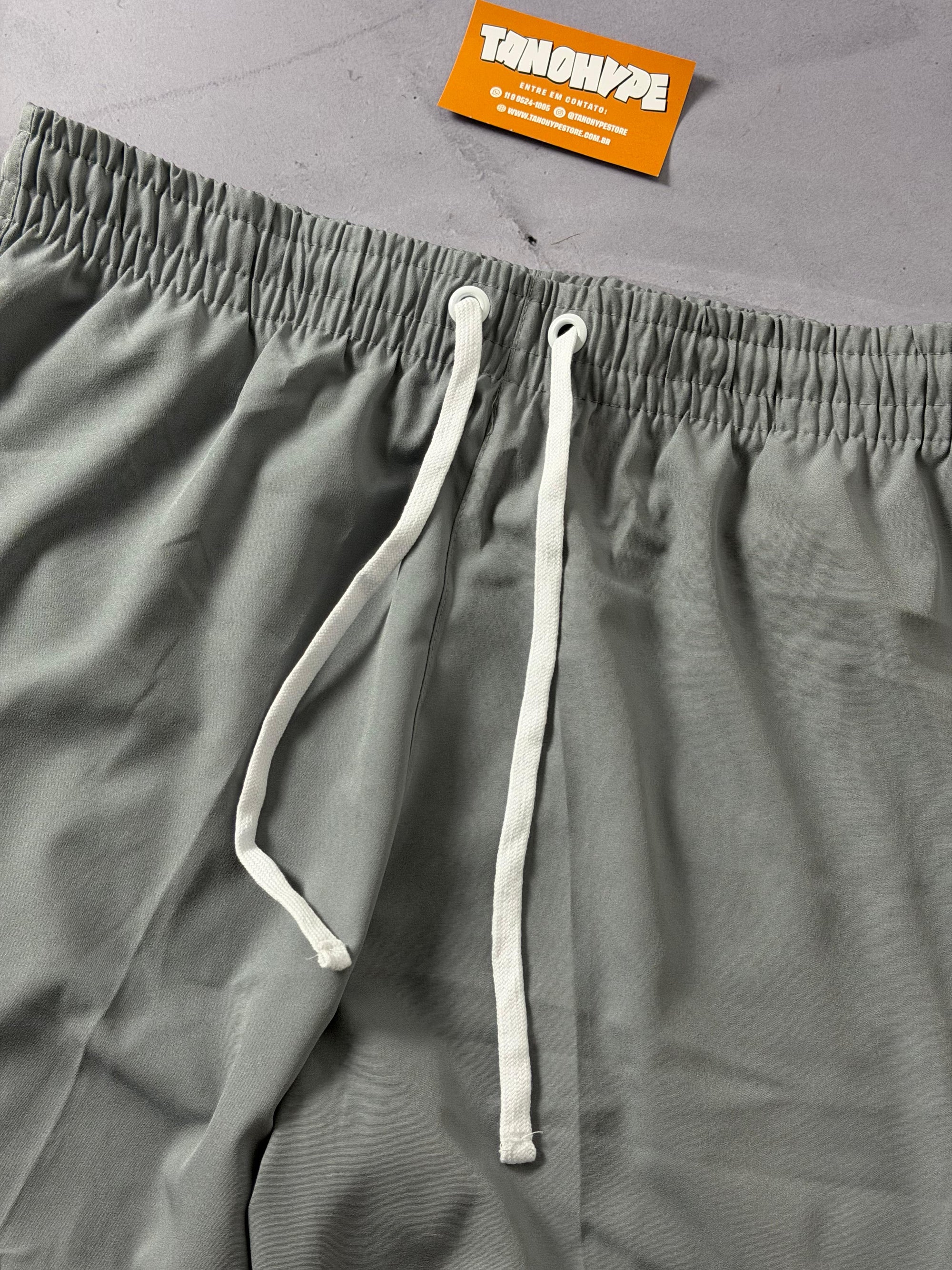 Shorts Tactel Nike Club Flow - Cinza
