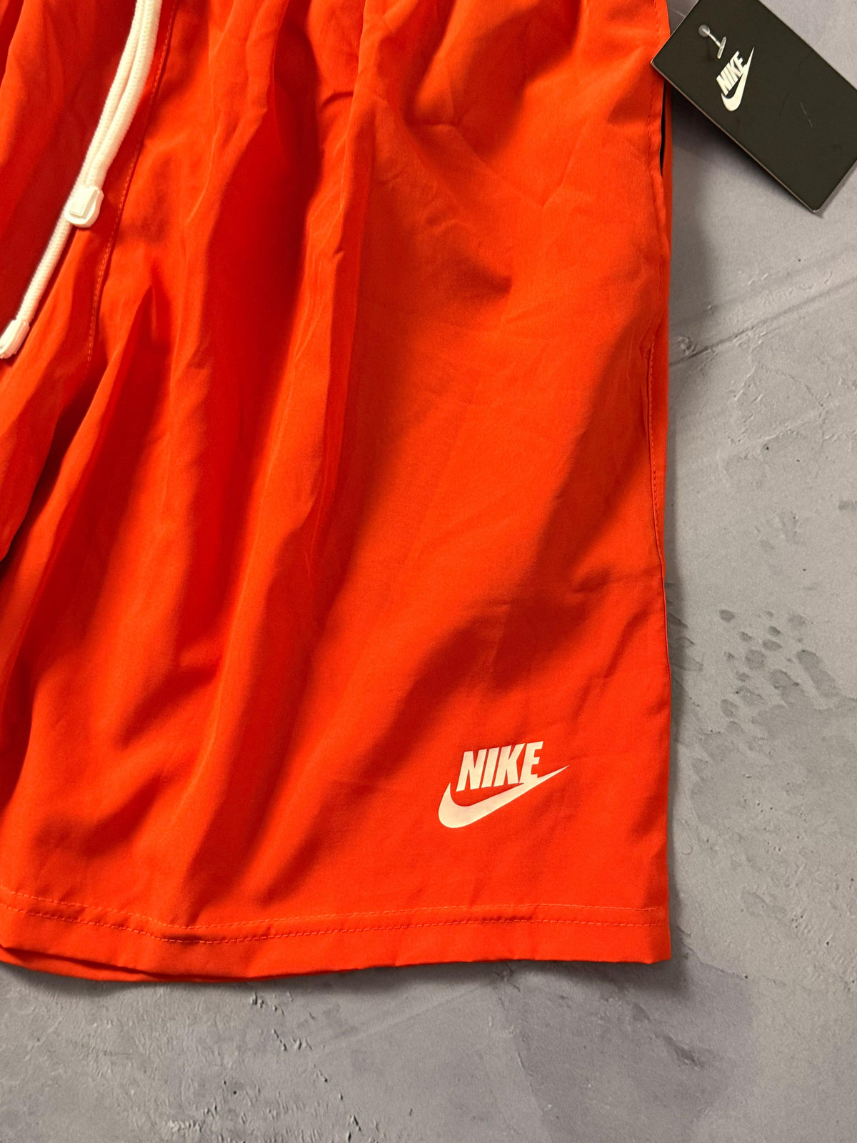 Shorts Tactel Nike Club - Laranja