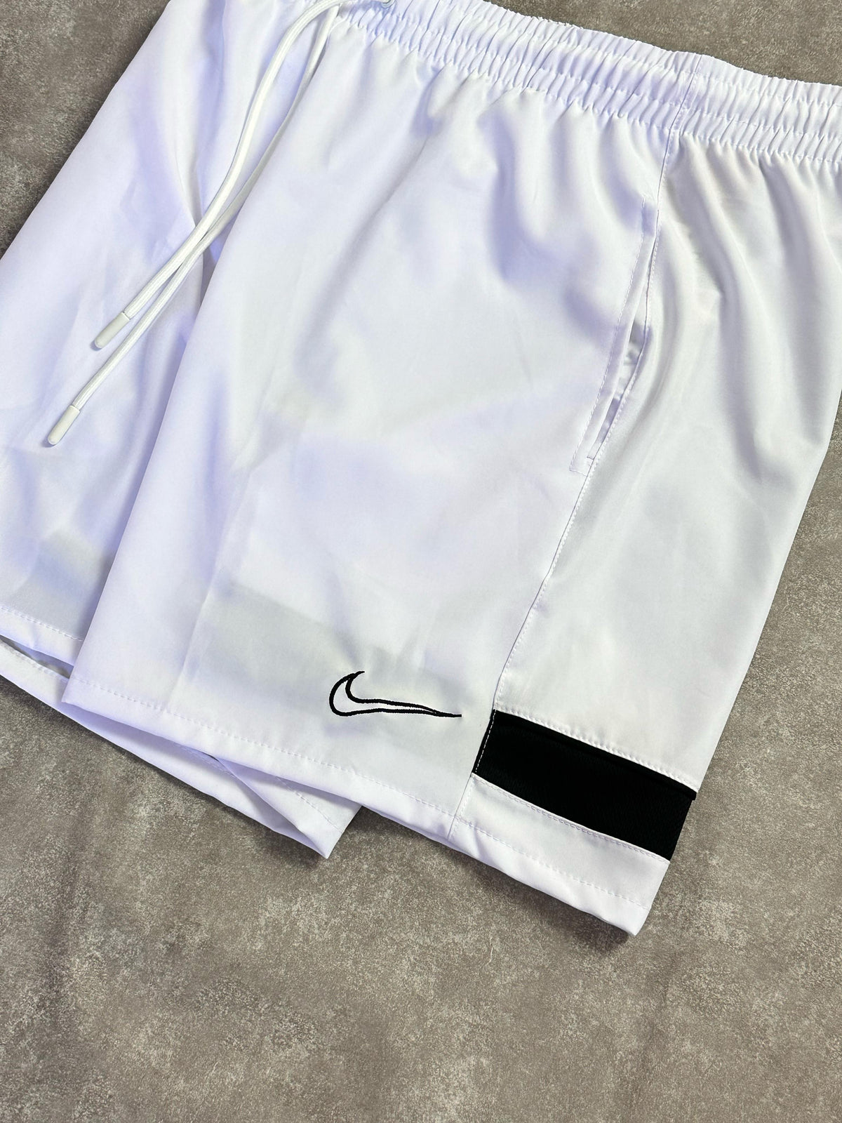 Shorts Tactel Nike Academy - Branco