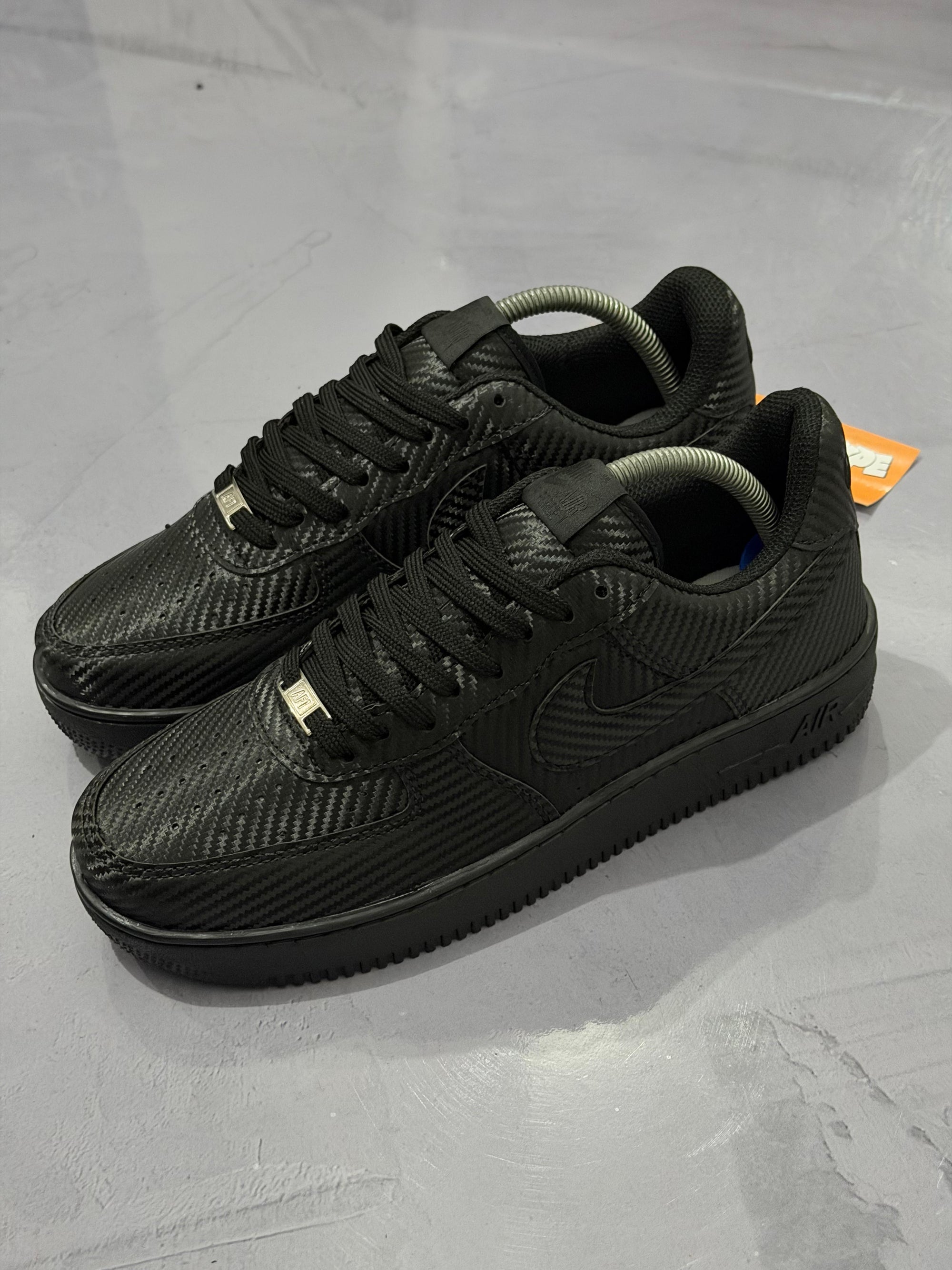 Tênis Nike Air Force 1 - Carbon Fiber