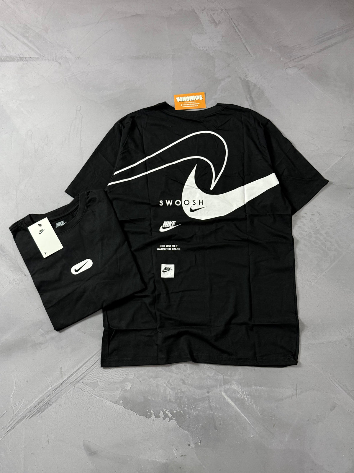 Camiseta Nike Swoosh Reverse - Preto