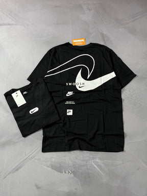 Camiseta Nike Swoosh Reverse - Preto