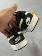 Tênis Nike Borough - Preto e Branco