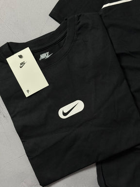 Camiseta Nike Swoosh Reverse - Preto
