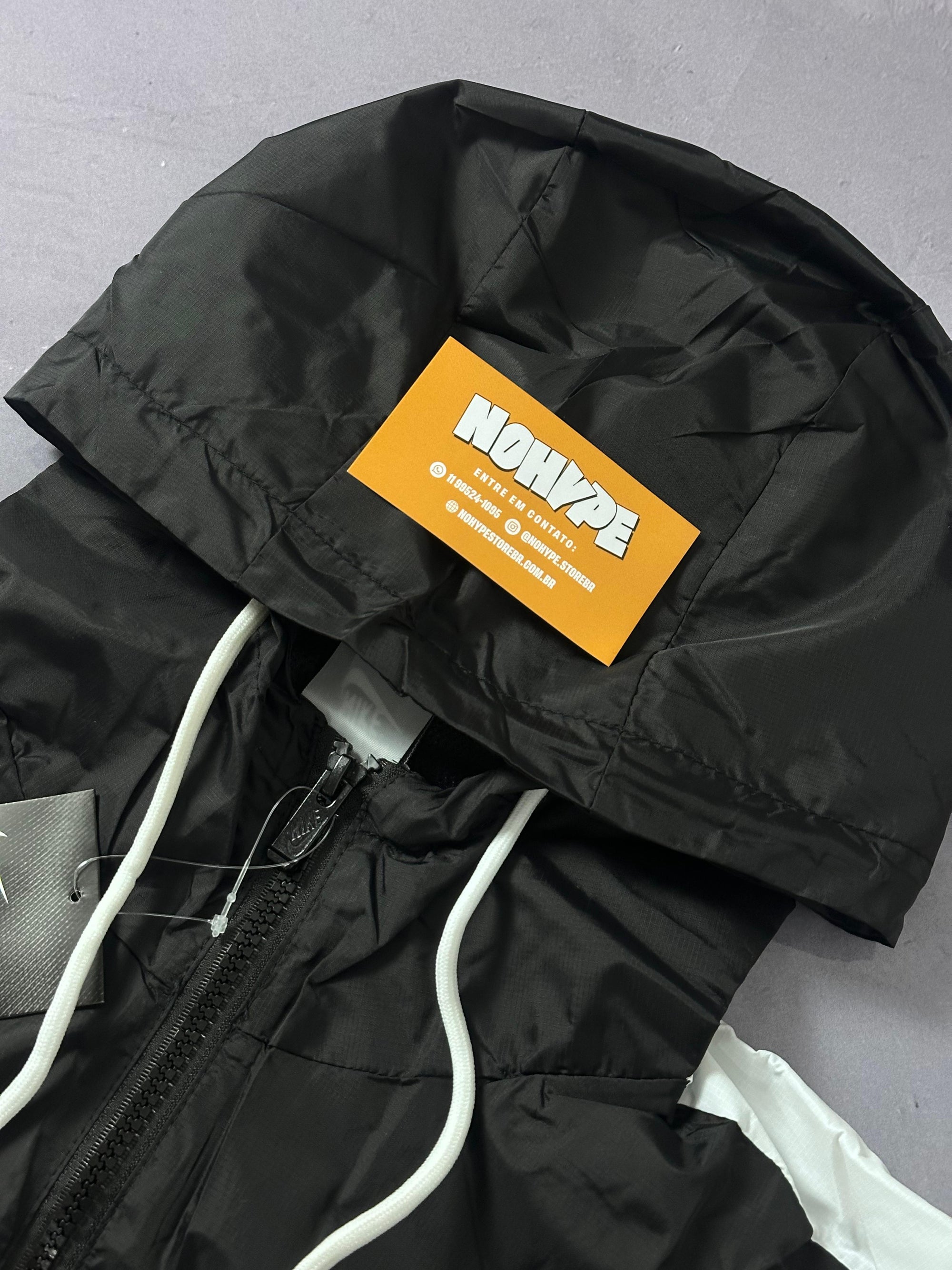 Corta Vento Nike Swoosh - Preto