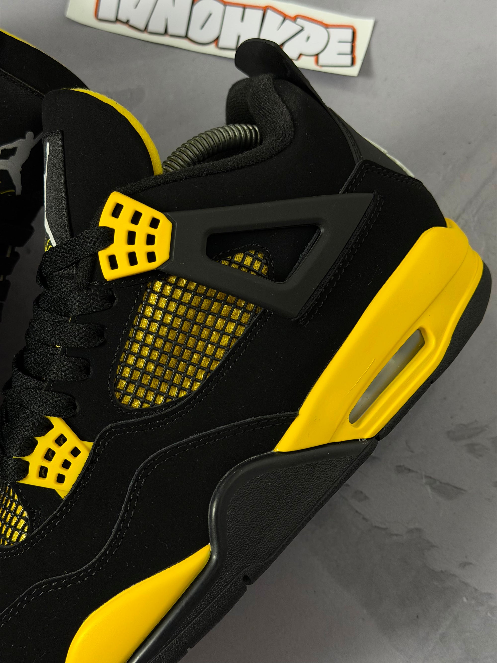 Tênis Nike Air Jordan 4 - Black Yellow