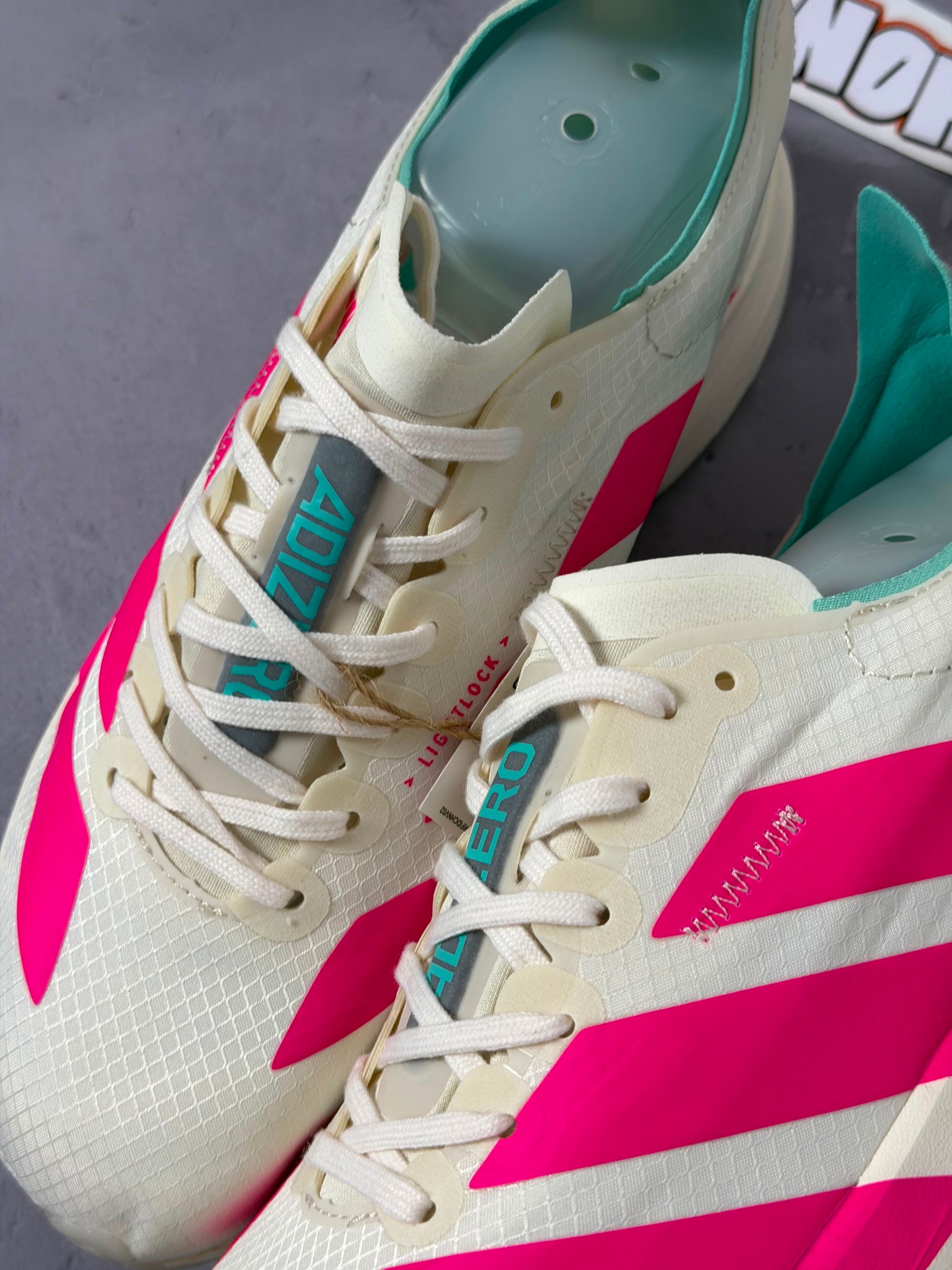 Tênis Adidas Adizero Adios Pro 4 - Offwhite/Pink