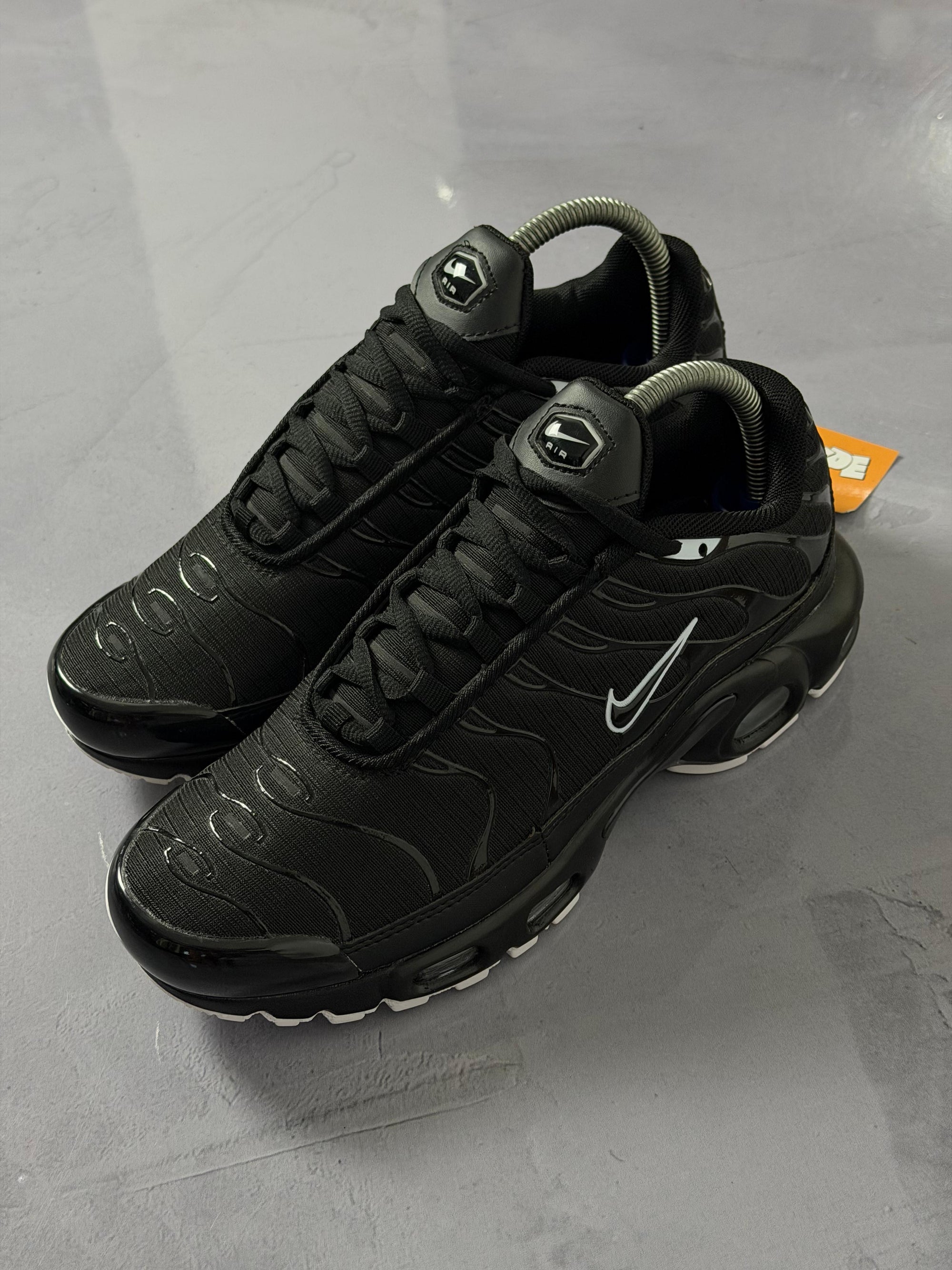 Tênis Nike Air Max Plus TN - Preto Branco