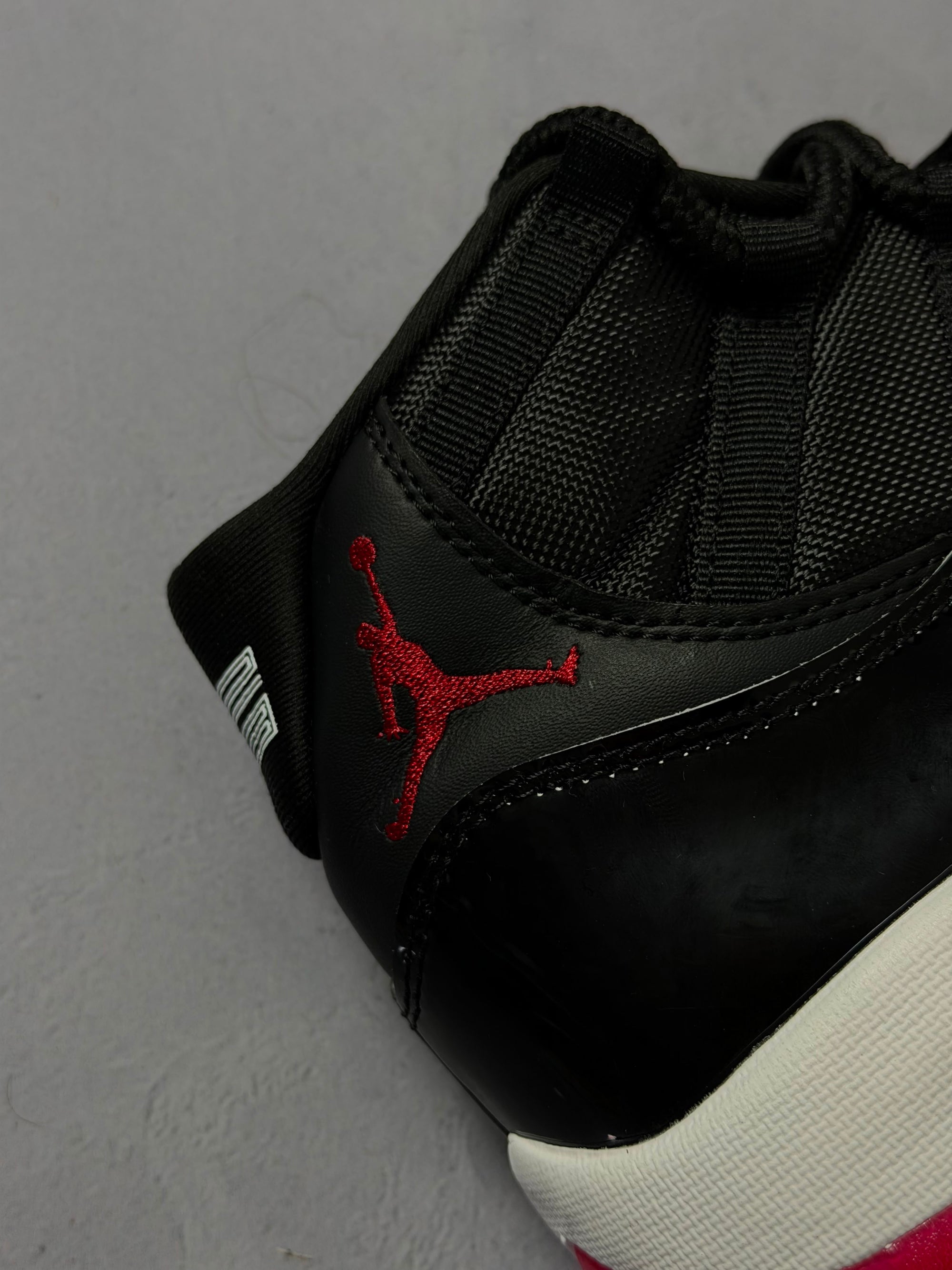 Tênis Nike Air Jordan 11 - Bred