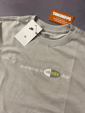 Camiseta Nike AirMax Day - Cinza