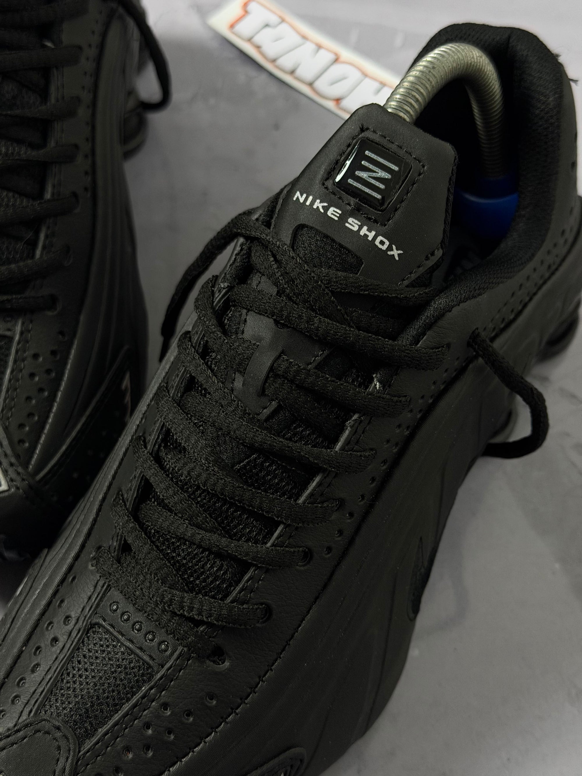 Tênis Nike Shox R4 - Preto
