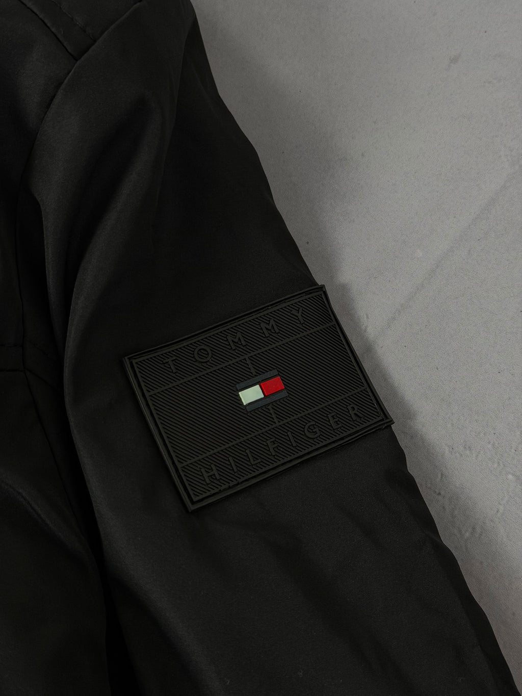 Jaqueta Velejador Tommy Hilfiger - Preto/Vermelho