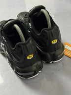Tênis Nike Air Max Plus TN - Preto Branco