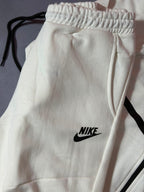 Conjunto Nike Tech Fleece - OffWhite
