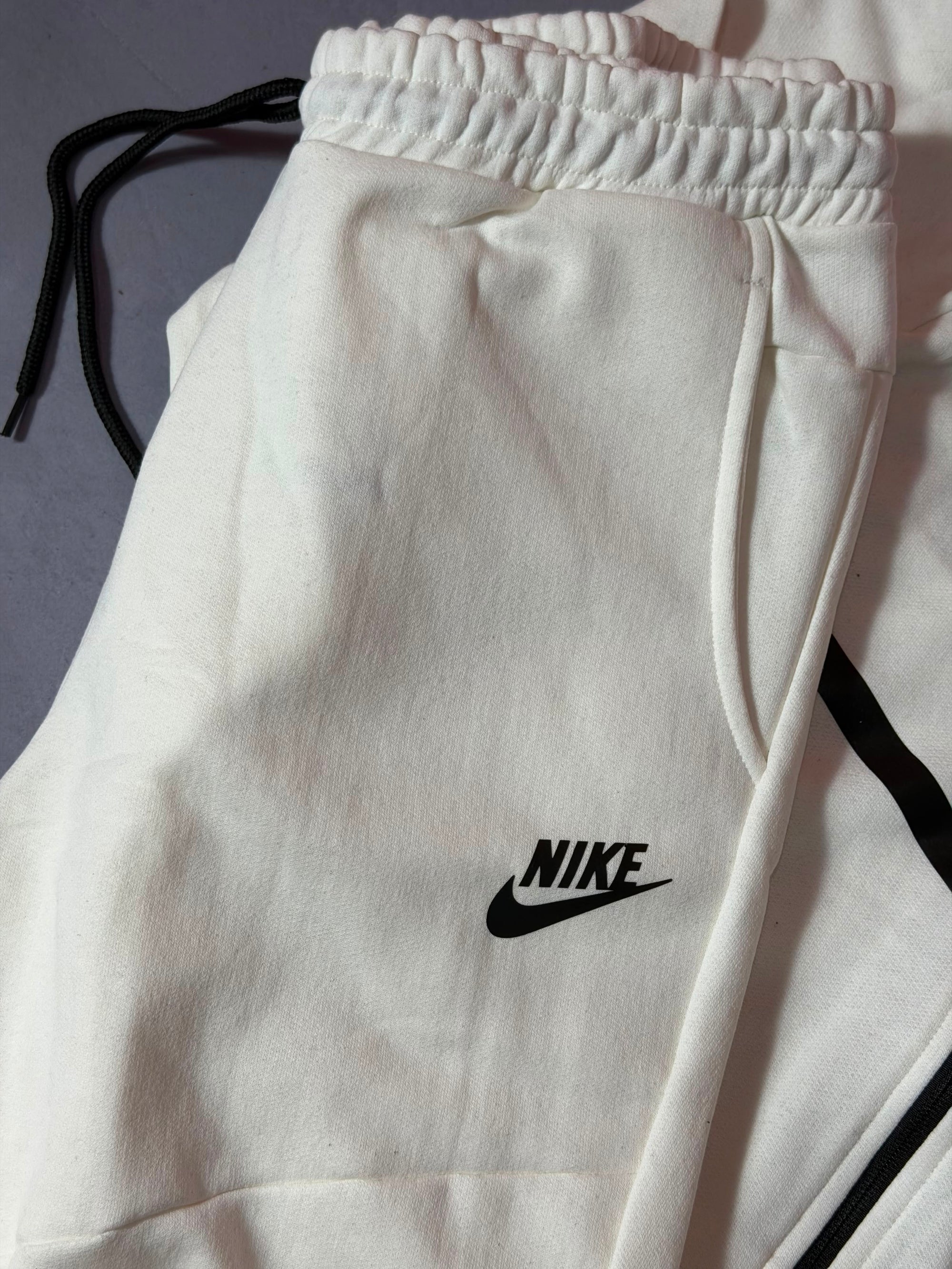 Conjunto Nike Tech Fleece - OffWhite