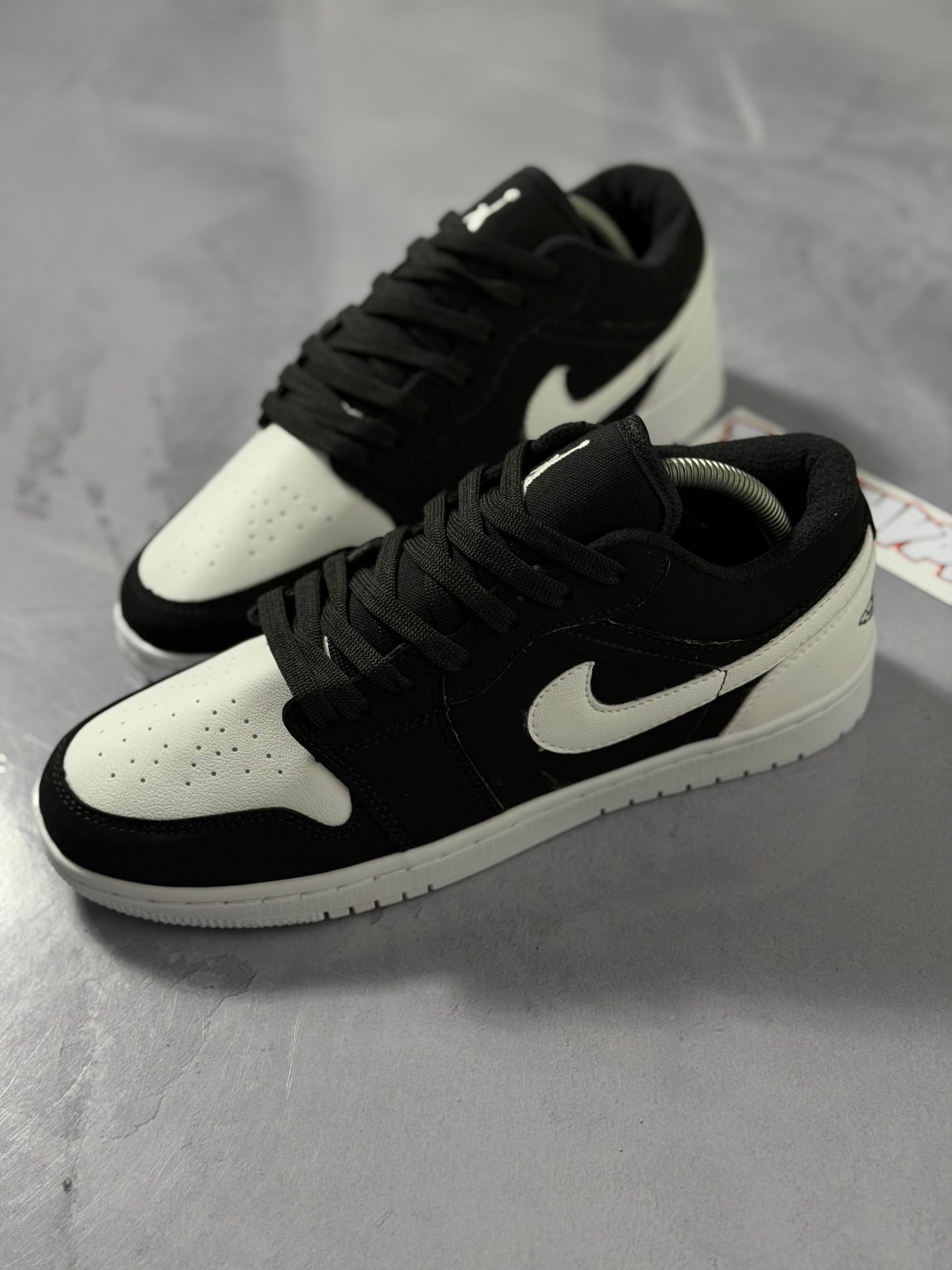 Tênis Nike Air Jordan Low 1 - Black/White