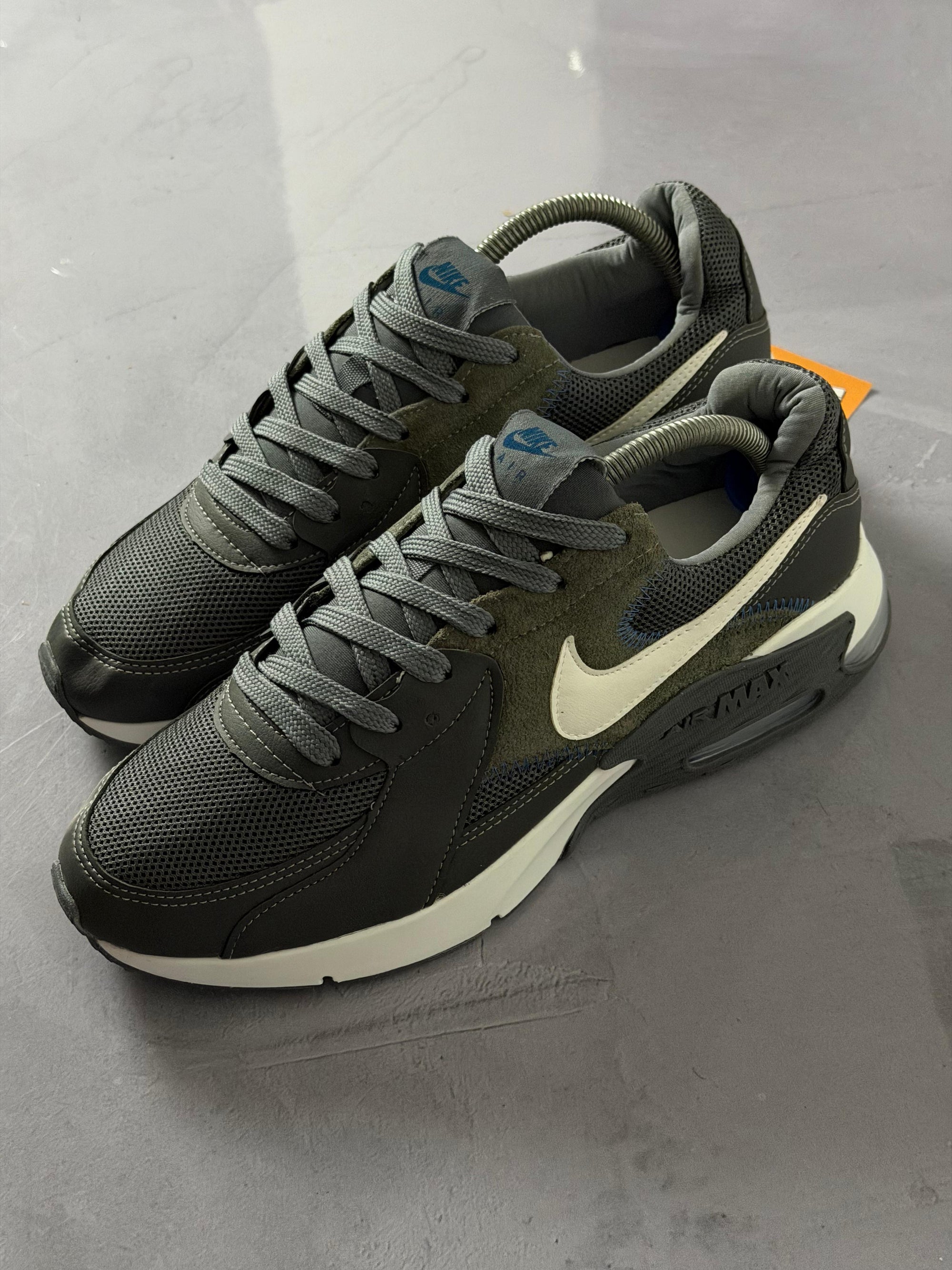Tênis Nike Air Max Excee - Cinza