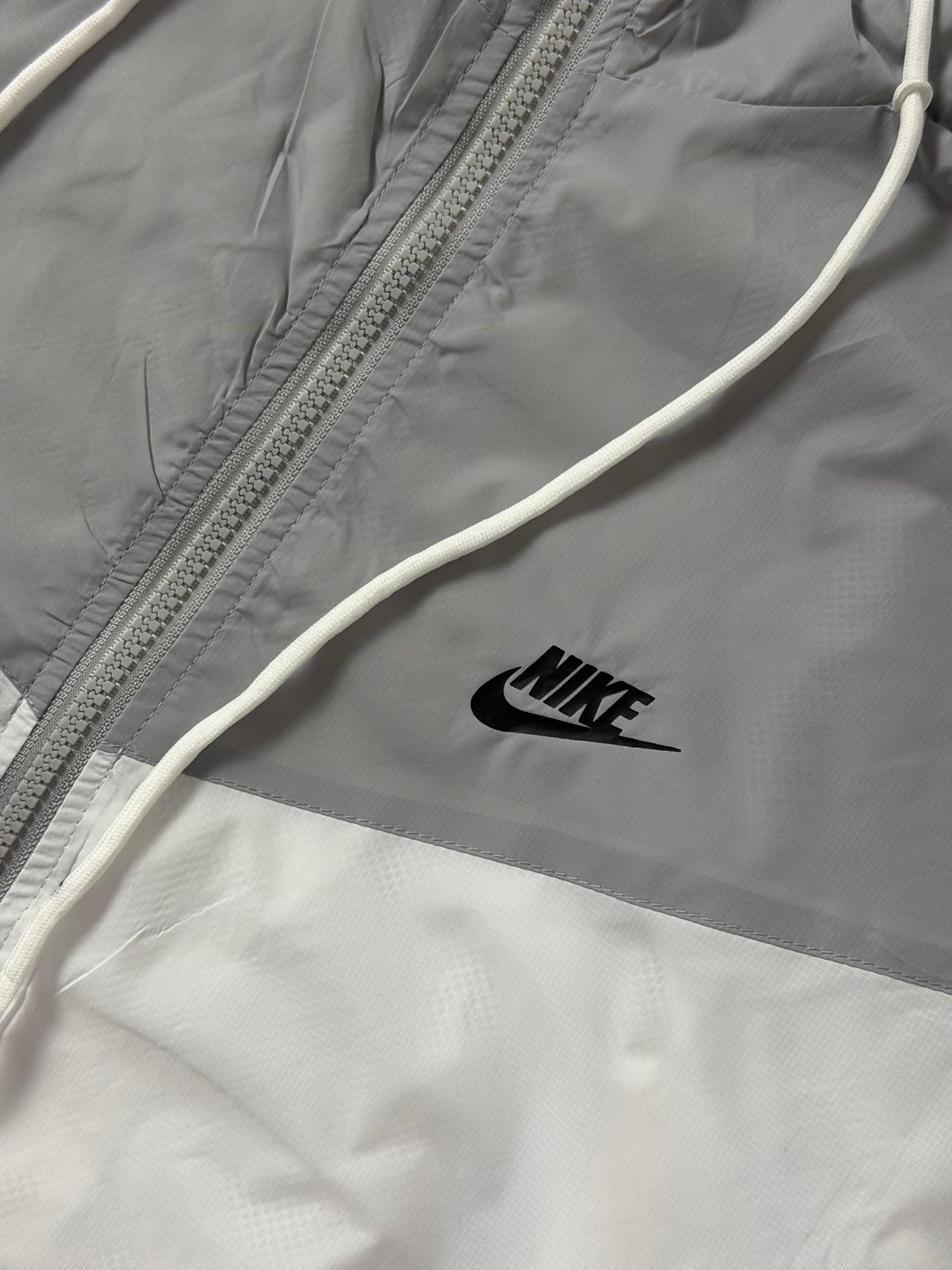 Corta Vento Nike Windrunner - Preto e Cinza