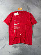 Camiseta Nike Sportswear Swoosh Club - Vermelha