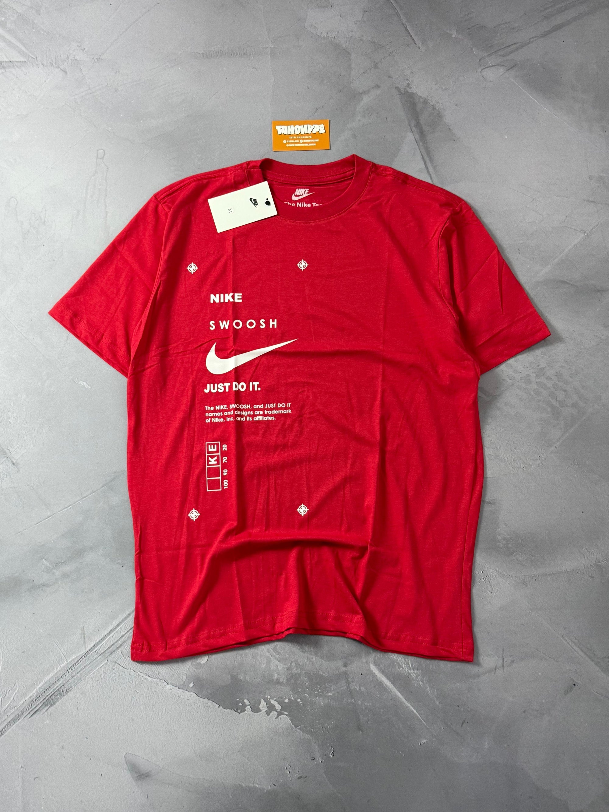 Camiseta Nike Sportswear Swoosh Club - Vermelha