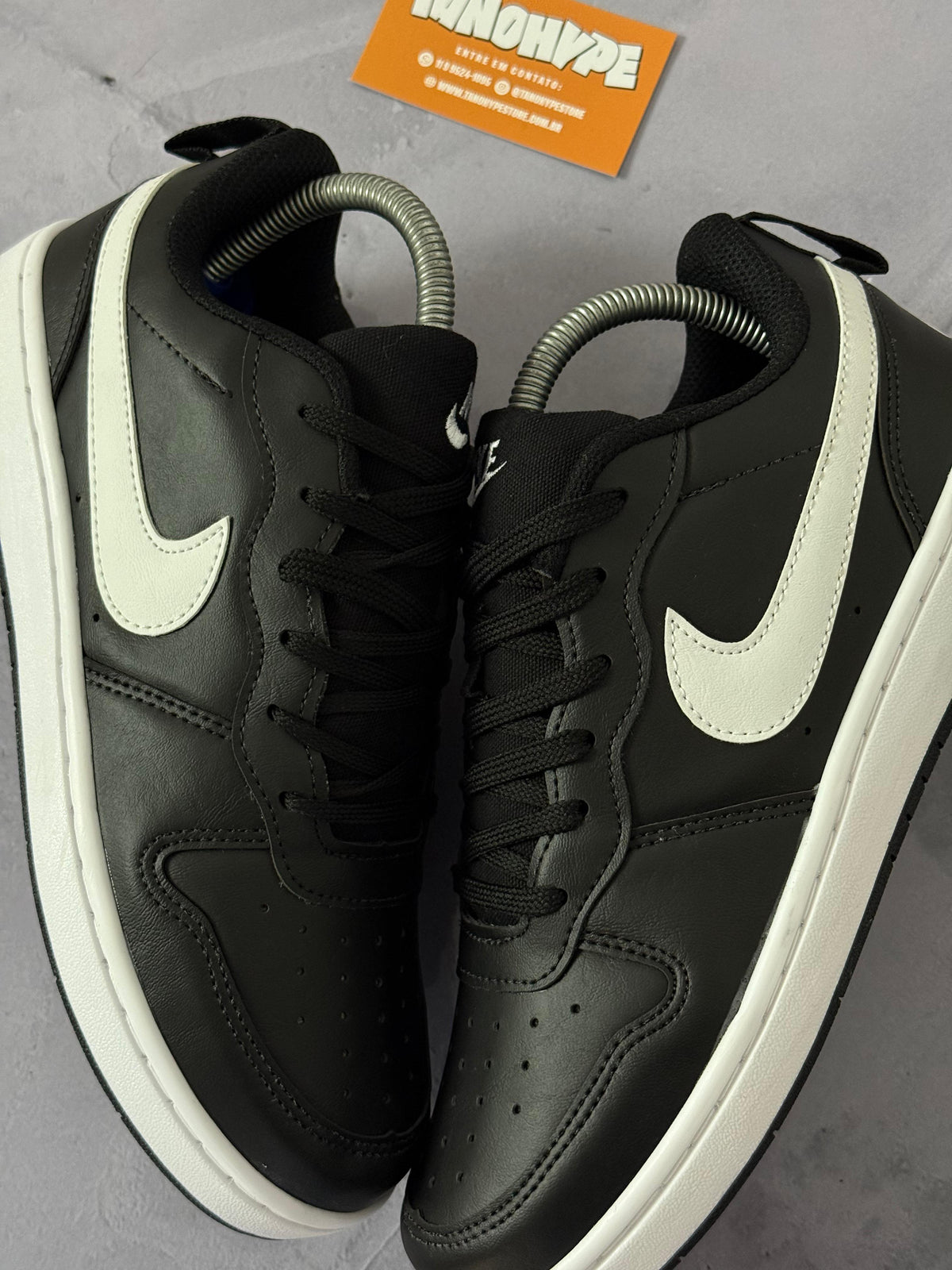 Tênis Nike Borough - Preto e Branco