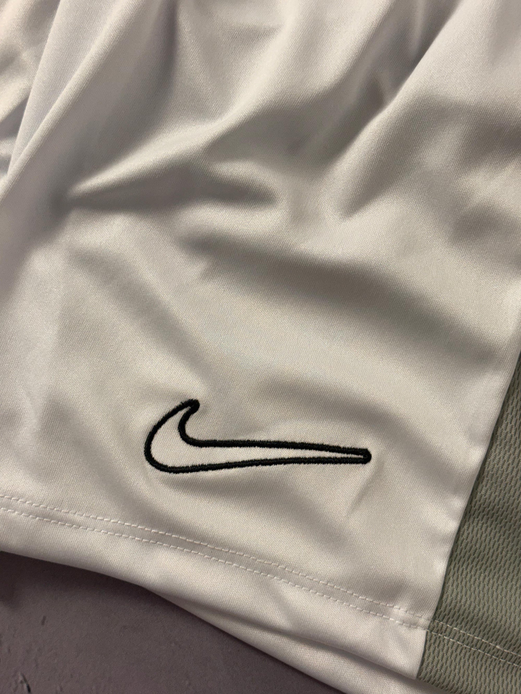 Conjunto Nike Academy 2025 - Branco/Cinza