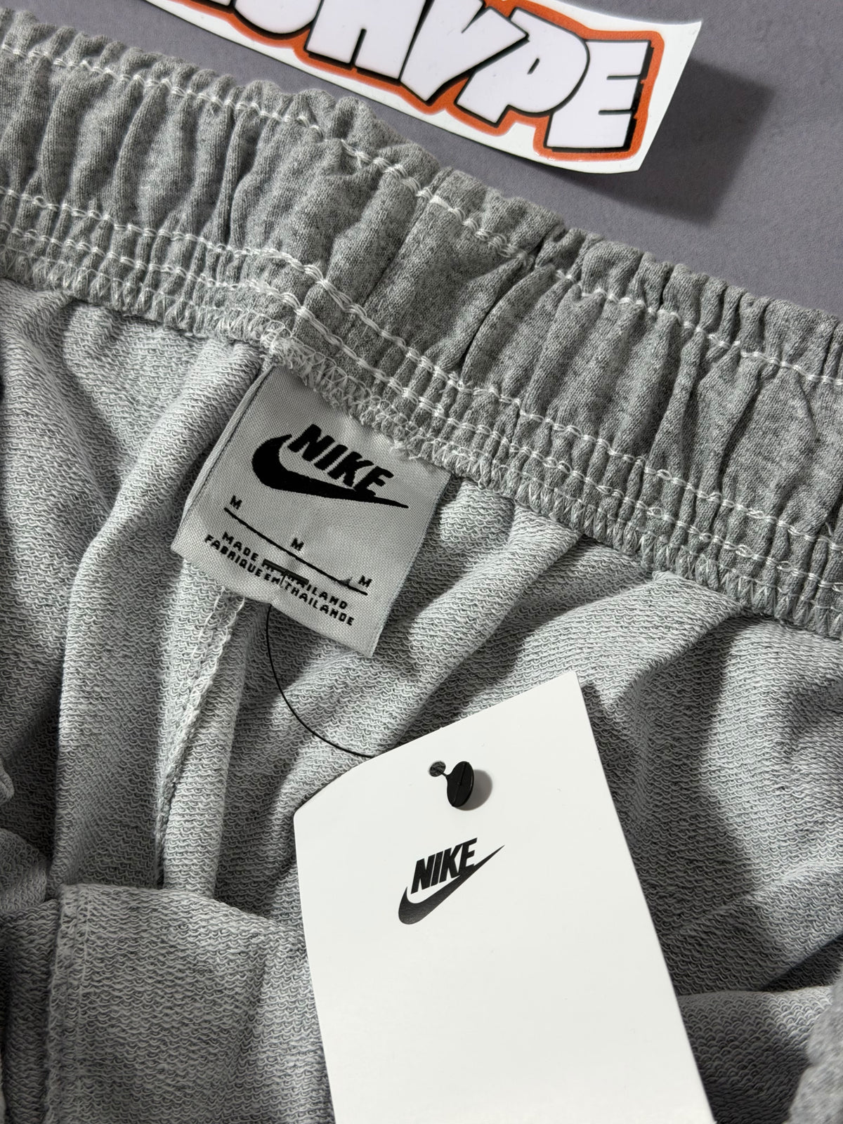 Shorts Moletom Nike Club - Cinza