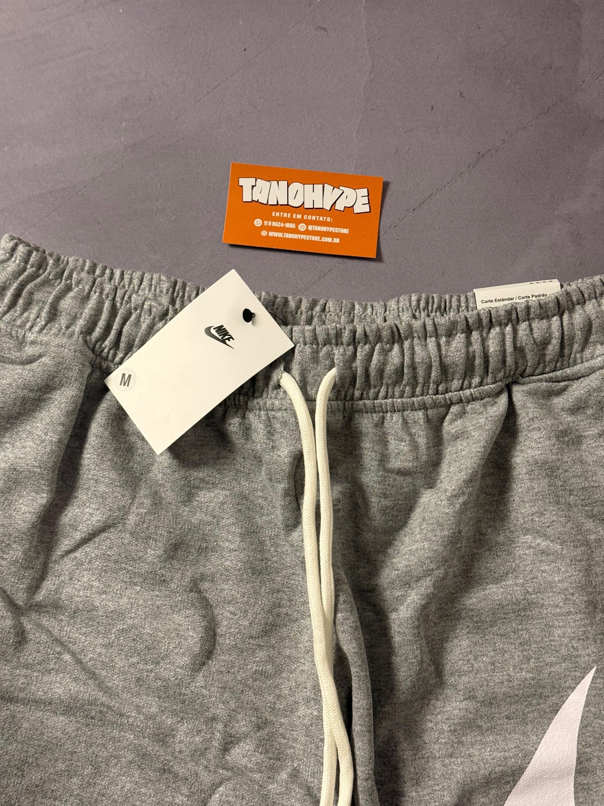 Shorts Moletom Nike Big Swoosh TM - Cinza