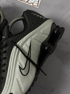 Tênis Nike Shox R4 - Cinza/Preto