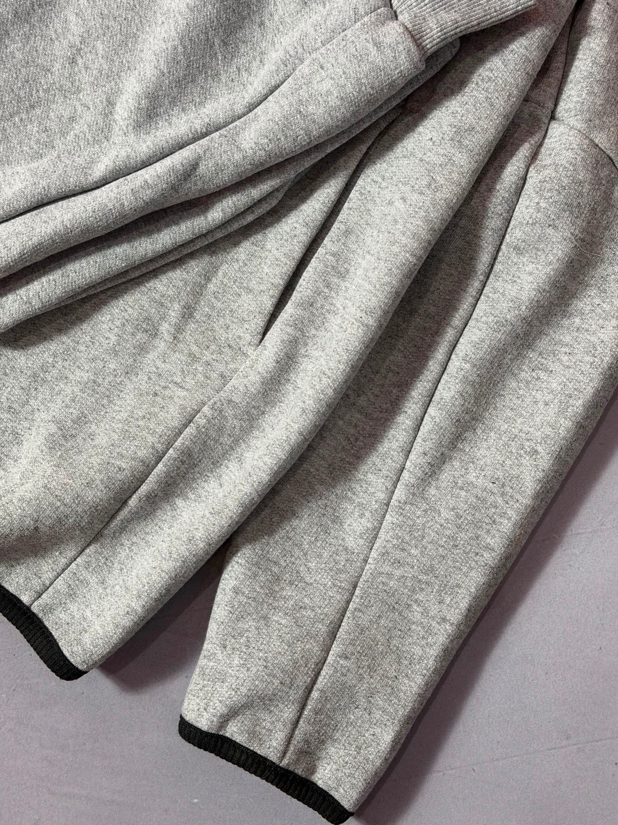 Conjunto Nike Tech Fleece - Cinza
