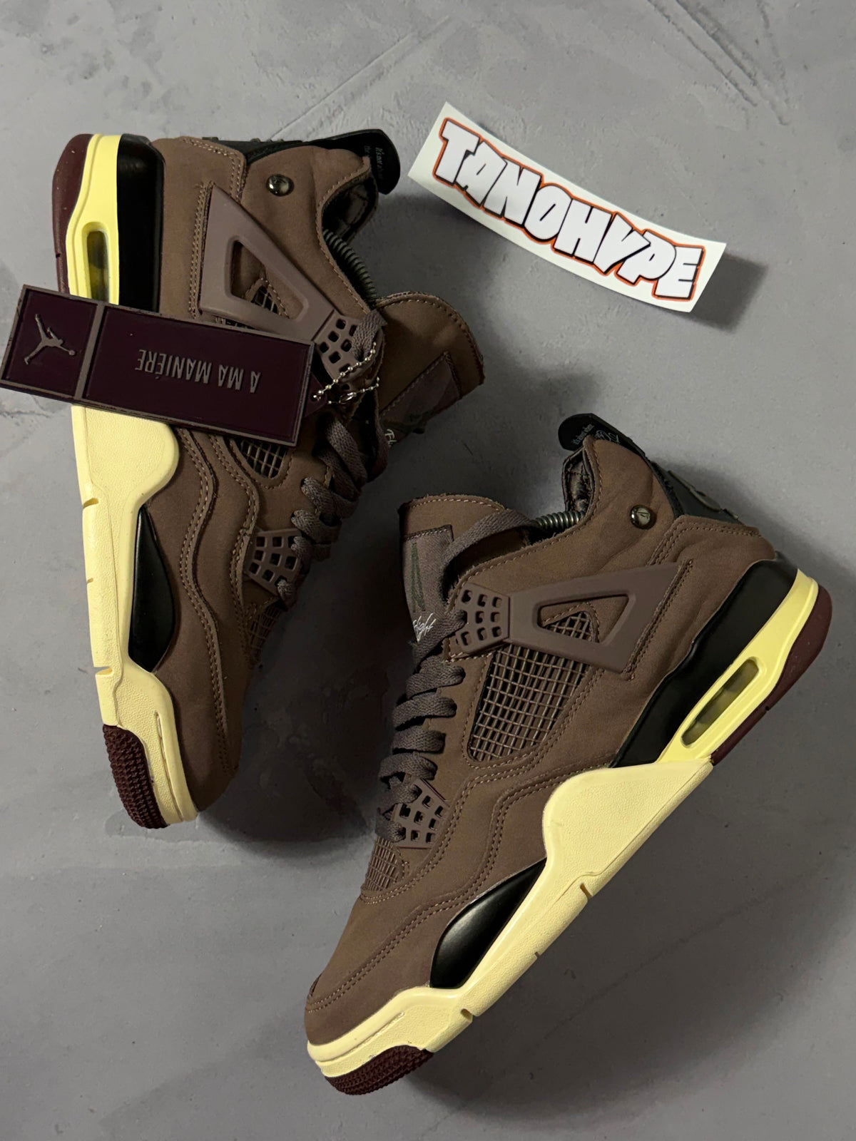 Tênis Nike Air Jordan 4 - Marrom