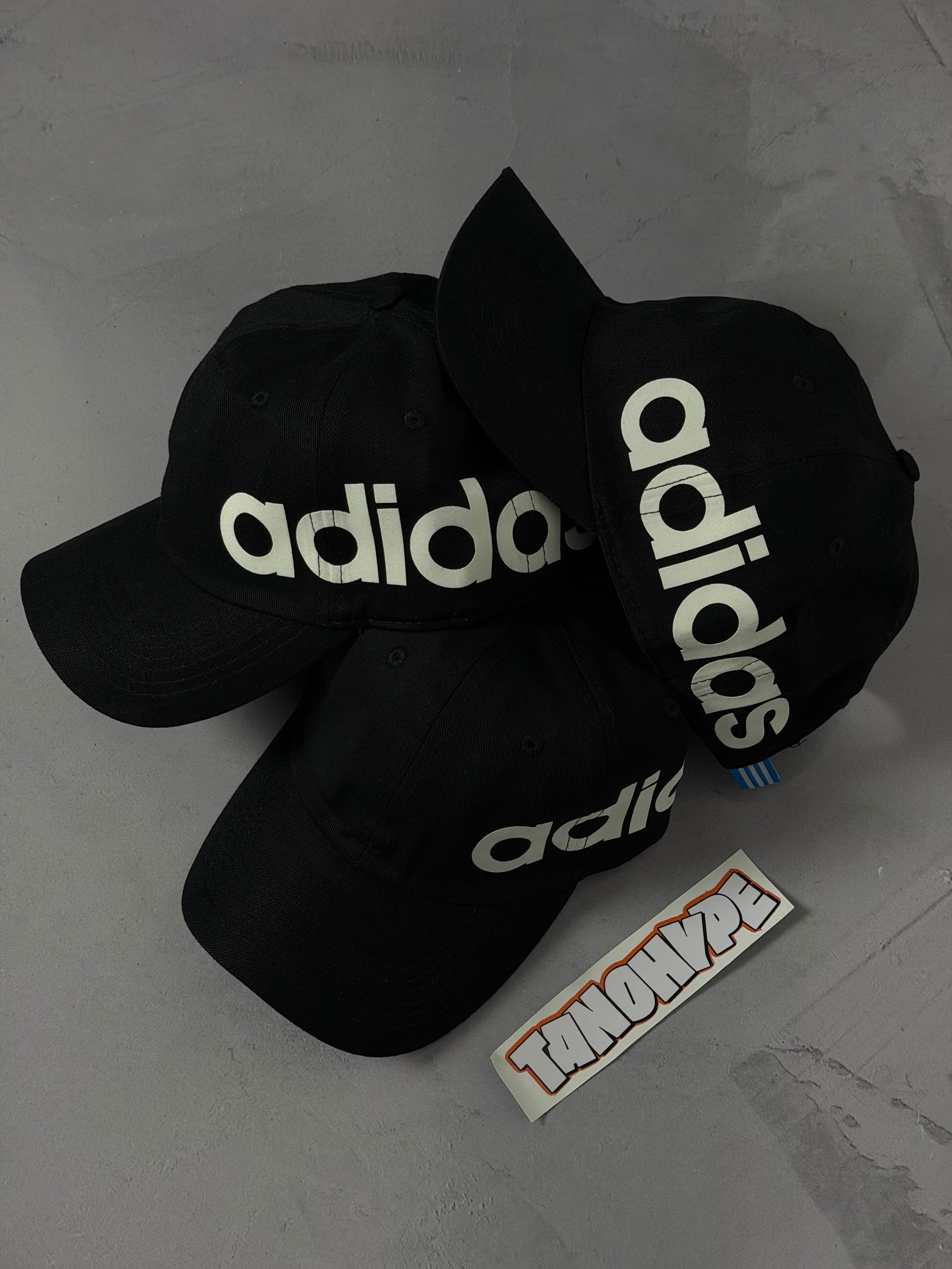 Boné Adidas Letreiro - Preto