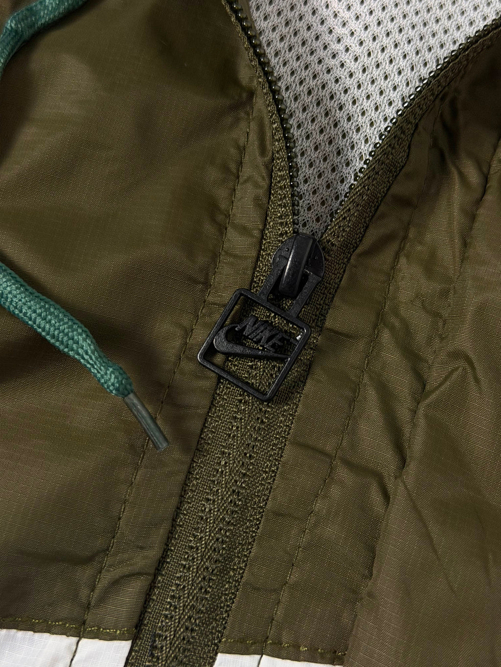 Corta Vento Nike Big Logo - Verde Militar