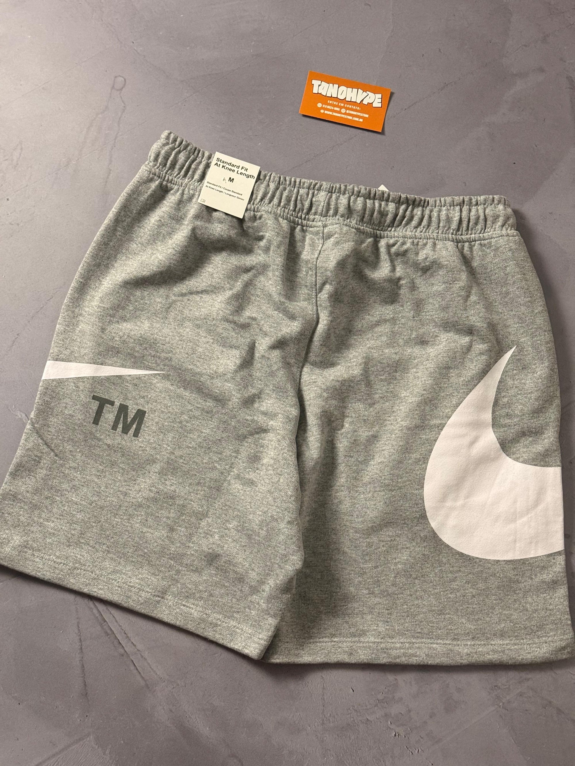 Shorts Moletom Nike Big Swoosh TM - Cinza