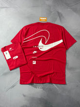 Camiseta Nike Swoosh Reverse - Vermelha