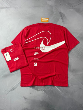 Camiseta Nike Swoosh Reverse - Vermelha