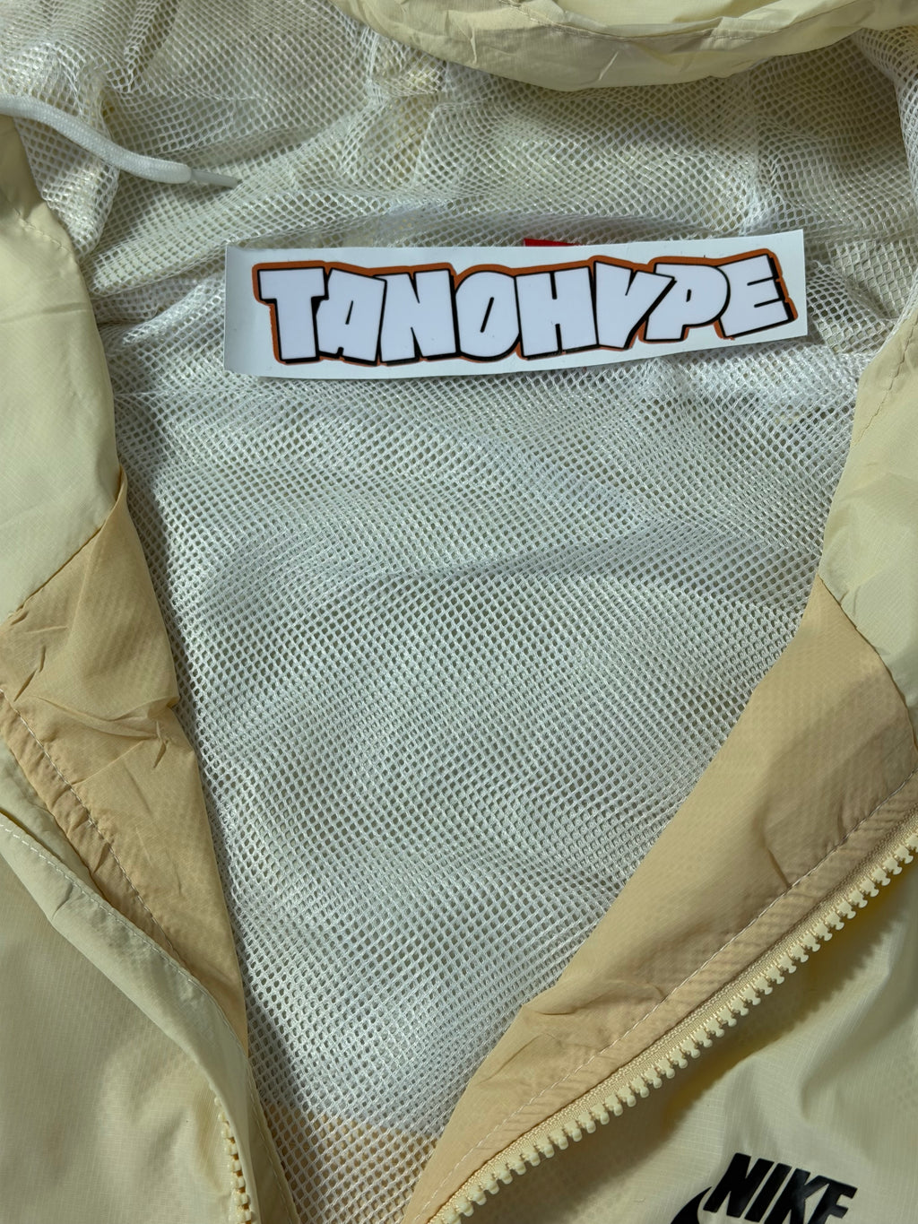 Corta Vento Nike Windrunner - Bege e Branco