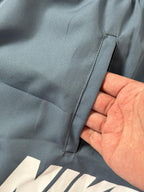 Shorts Tactel Nike Club - Azul Petróleo