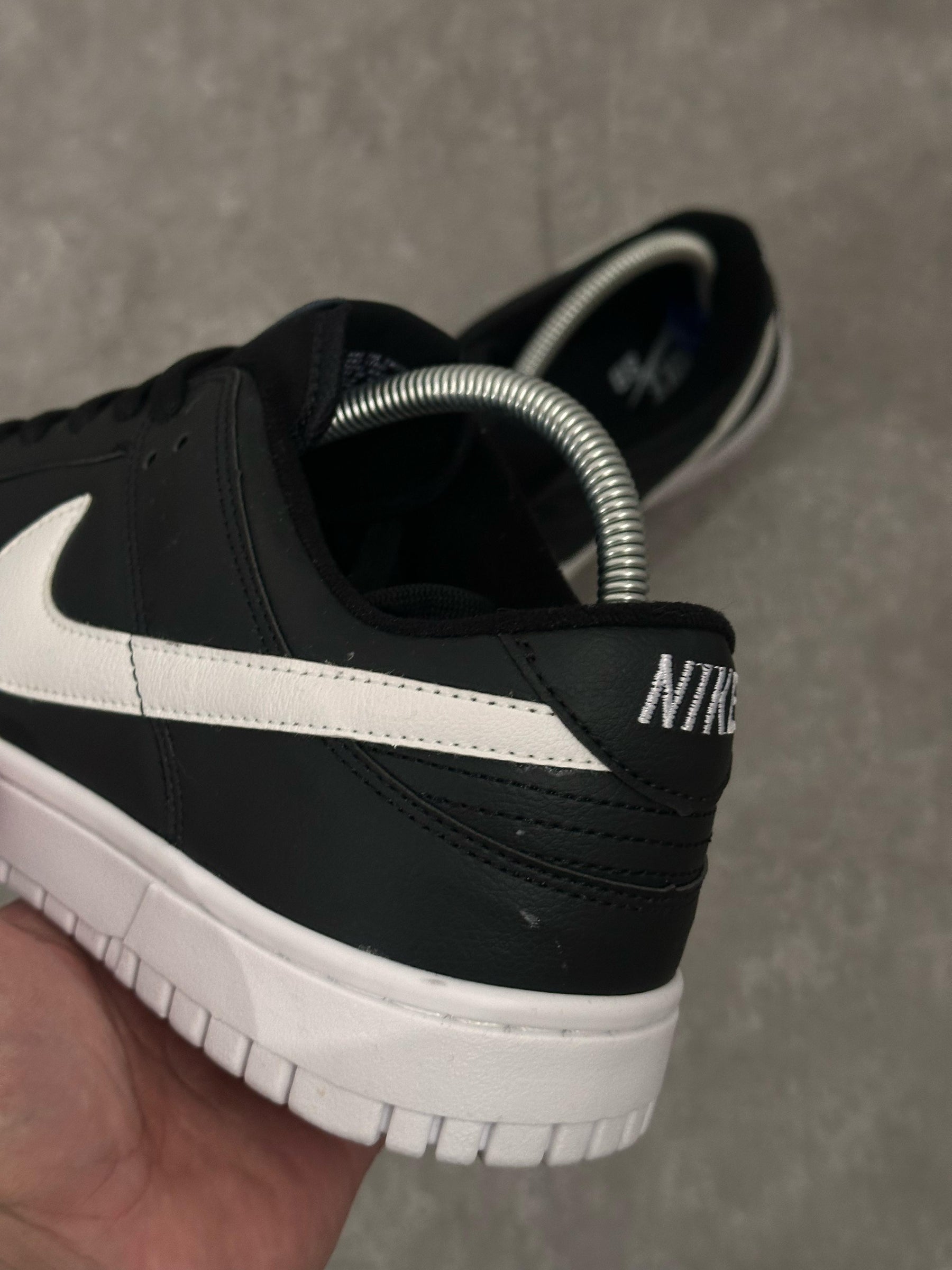 Tênis Nike Dunk Sb Low - Preto/Branco