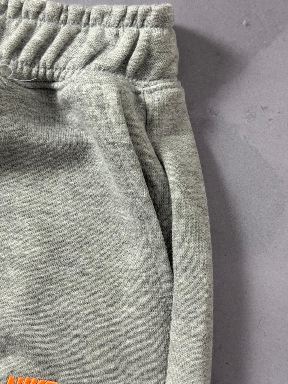 Shorts Moletom Nike Multi Swoosh - Cinza