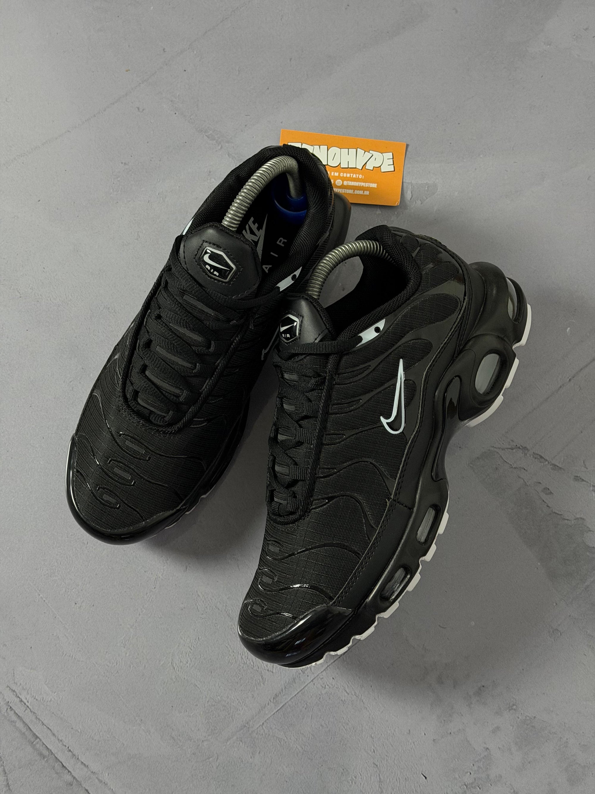 Tênis Nike Air Max Plus TN - Preto Branco