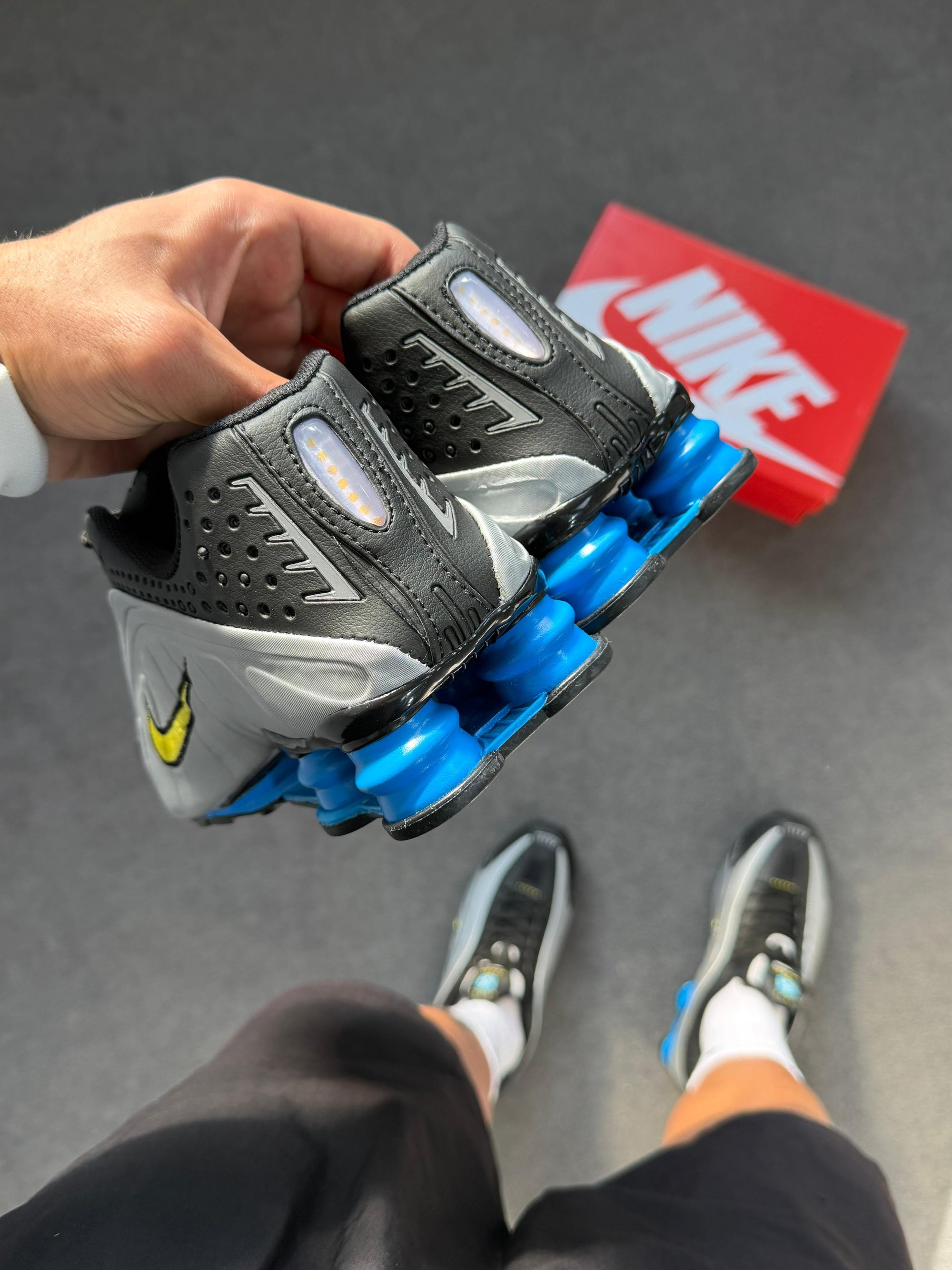 Tênis Nike Shox R4 - Seleção BRA