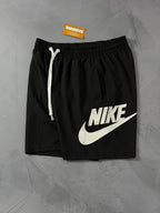 Shorts Tactel Nike Club - Preto