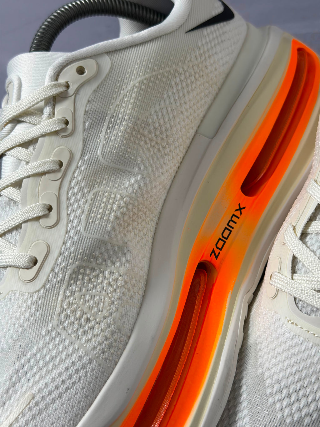 Tênis Nike Vomero - White Orange