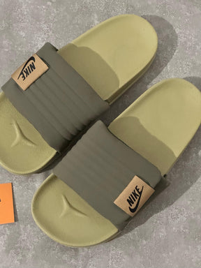 Chinelo Slide Nike Offcourt Adjust - Verde Militar