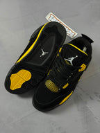 Tênis Nike Air Jordan 4 - Black Yellow