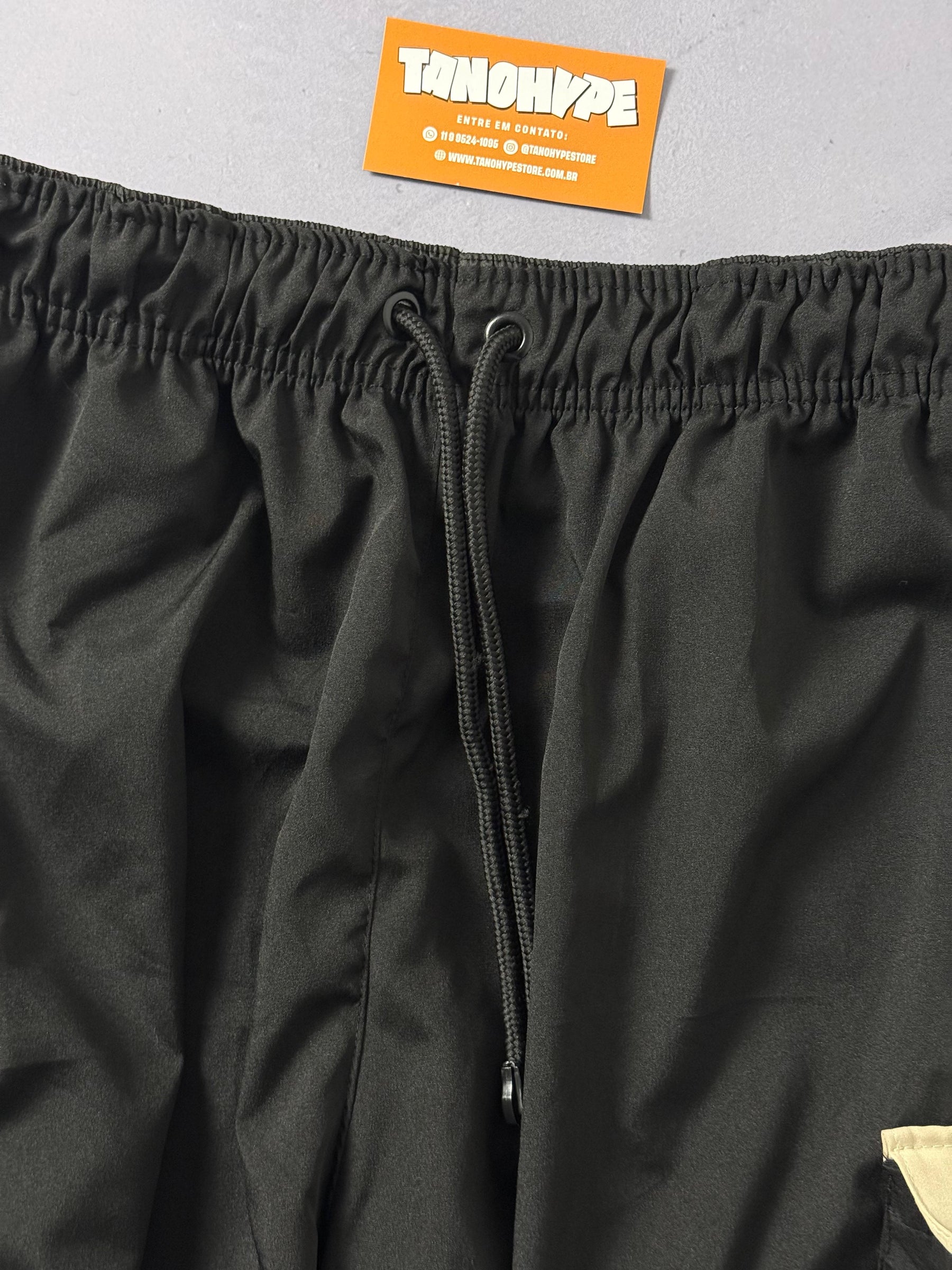 Shorts Tactel Cargo Nike - Preto e Bege