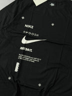 Camiseta Nike Swoosh + Just do IT - Preta